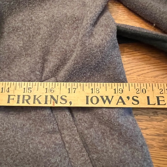 A.N.D EAWY Winter Coat.  Large. 100% Polyester. - Picture 2 of 10